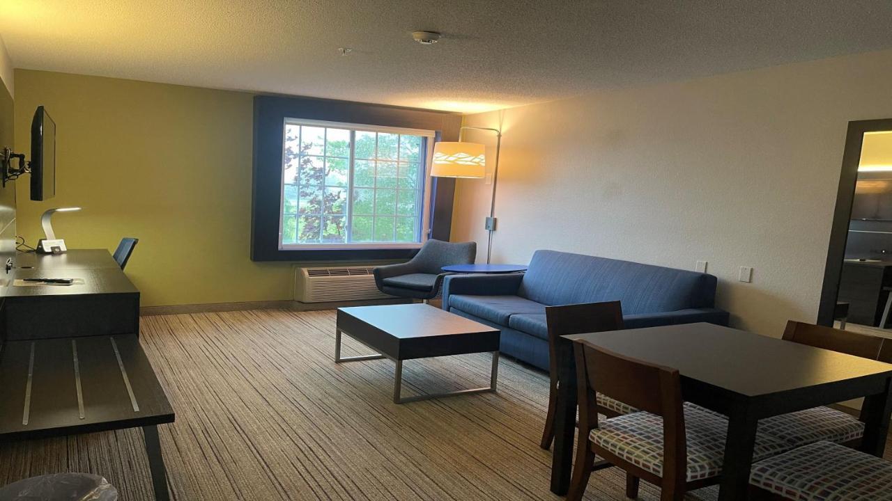 Holiday Inn Express & Suites Ashtabula-Geneva By Ihg Austinburg Exterior photo