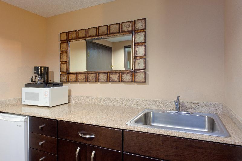 Holiday Inn Express & Suites Ashtabula-Geneva By Ihg Austinburg Exterior photo